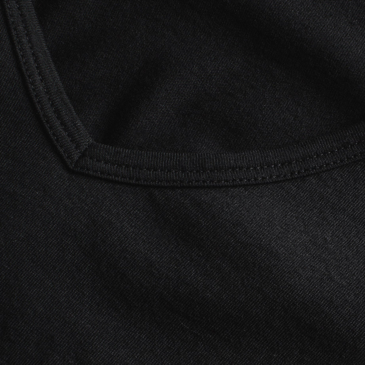 The Elle V-Neck Tee in Noir