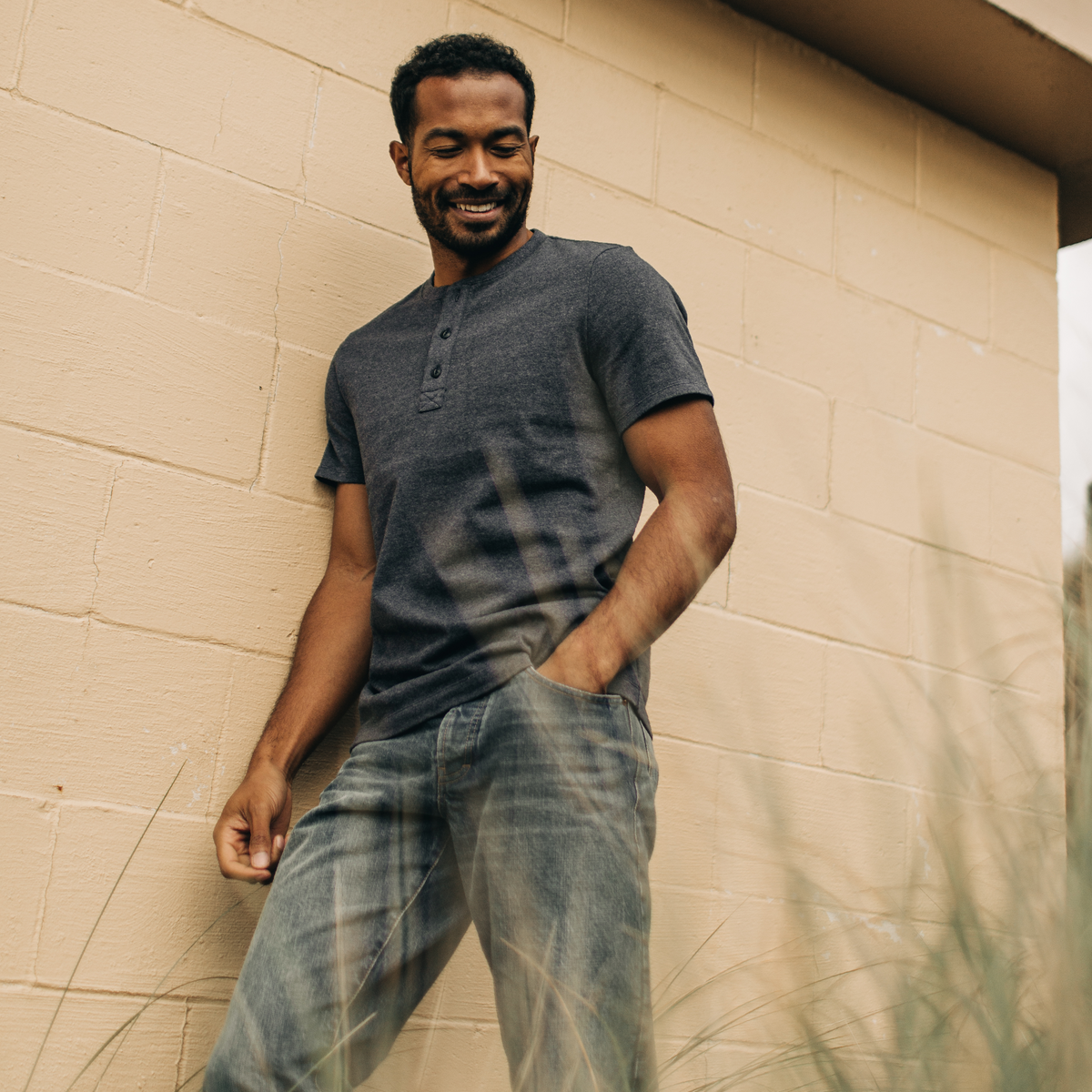 The Short Sleeve Heavy Bag Henley in Dark Navy