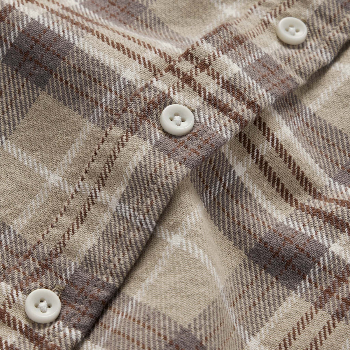 The Ledge Shirt in Fossil Plaid