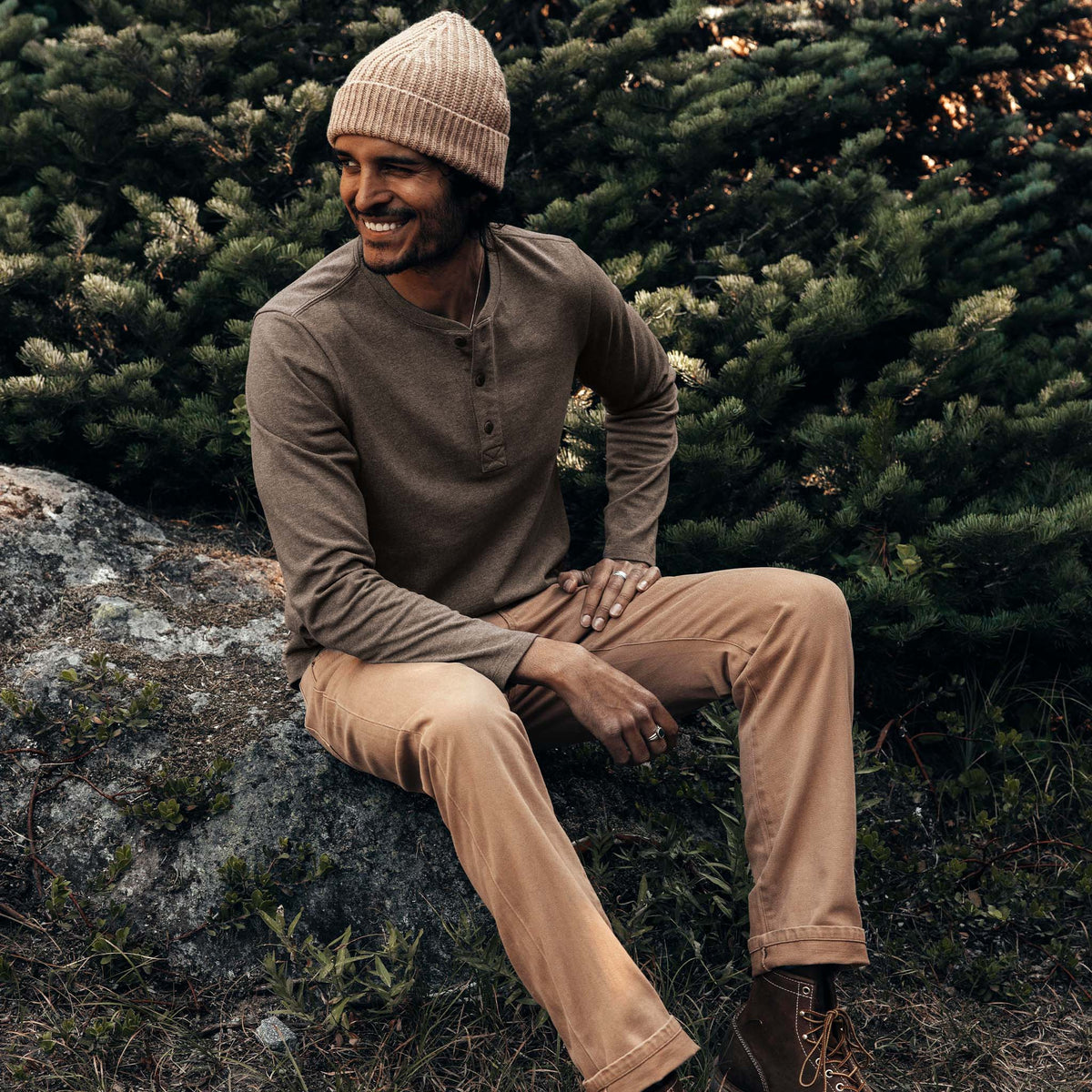 The Heavy Bag Henley in Walnut