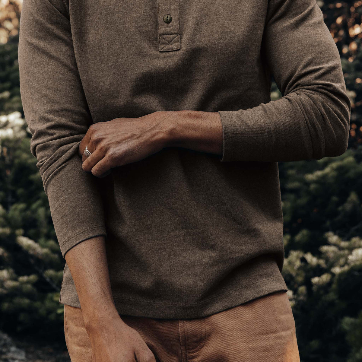 The Heavy Bag Henley in Walnut