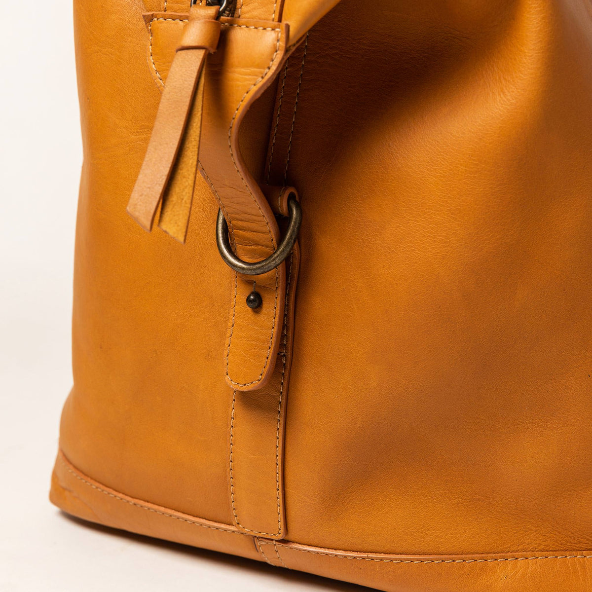 The Weekender Duffle Bag in Saddle Tan