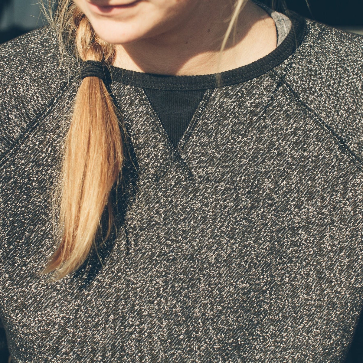 The Women's Apres Crewneck in Salt and Pepper Fleece