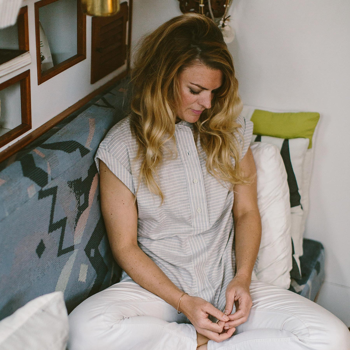 The Reese Popover in Grey Striped Chambray