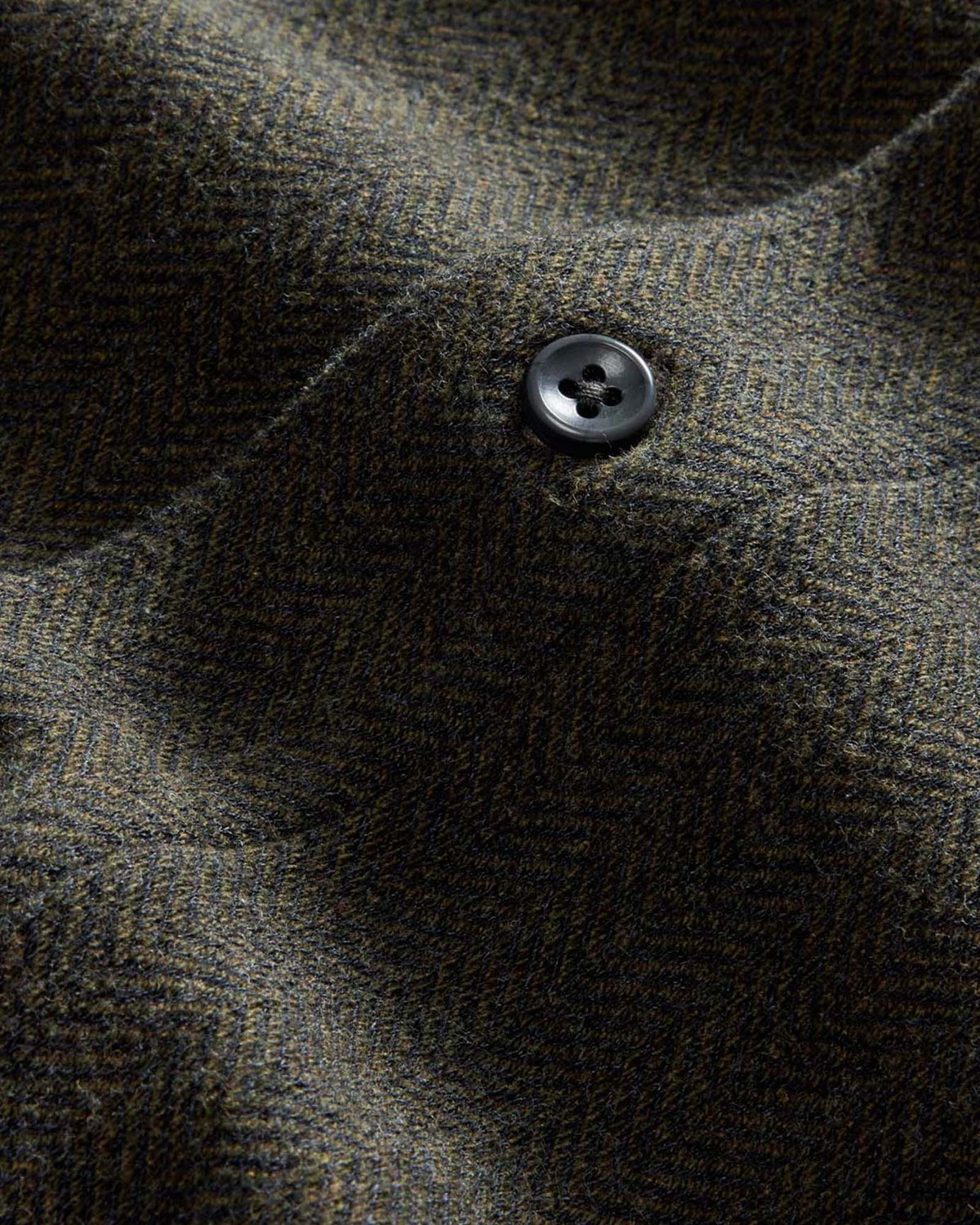 The Coastline Knit Shirt in Heather Army