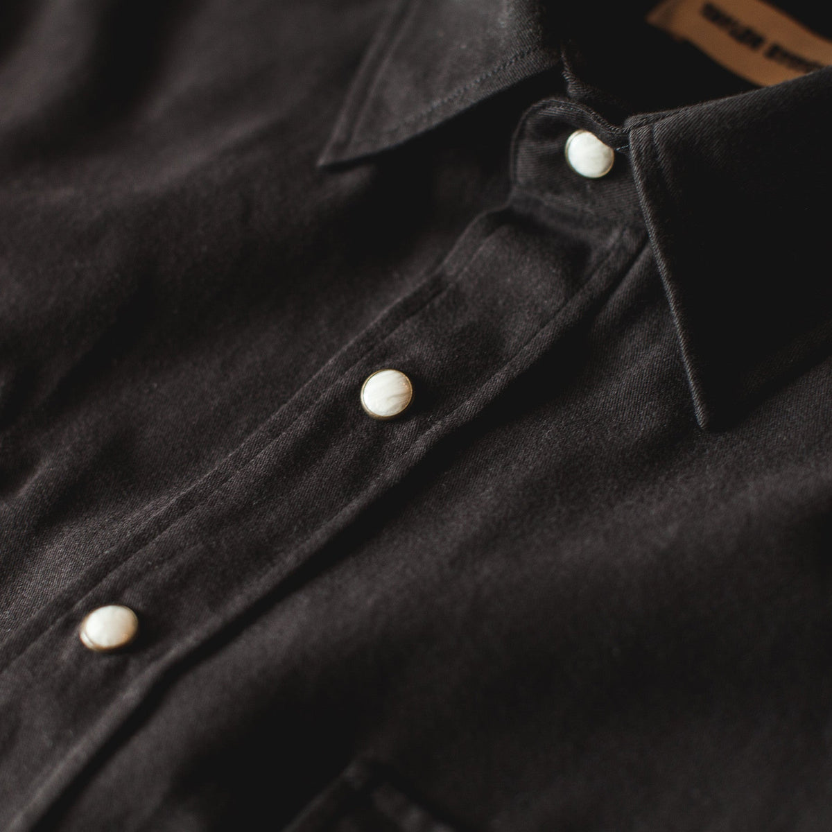 The Glacier Shirt in Sea Washed Black Twill