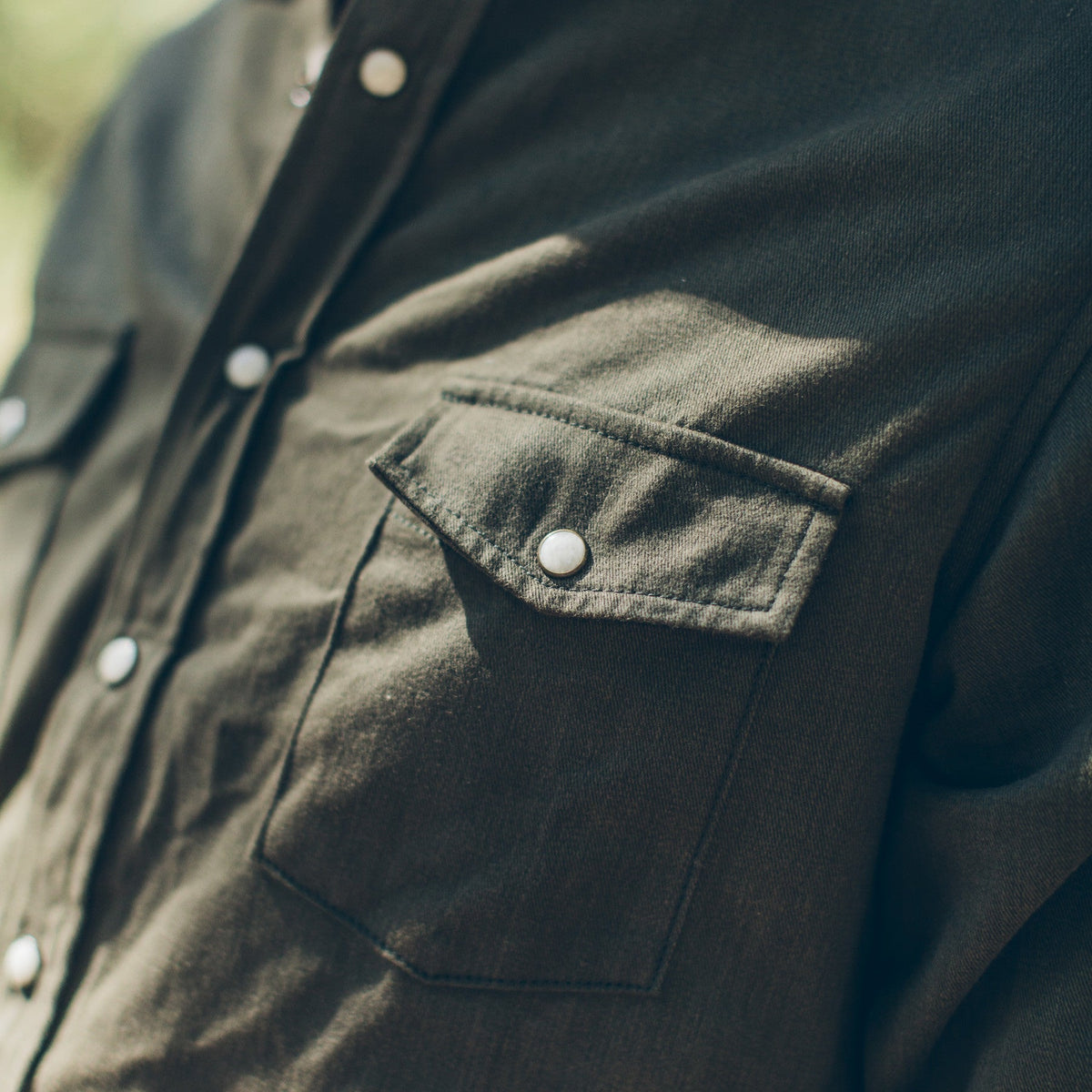 The Glacier Shirt in Olive Twill