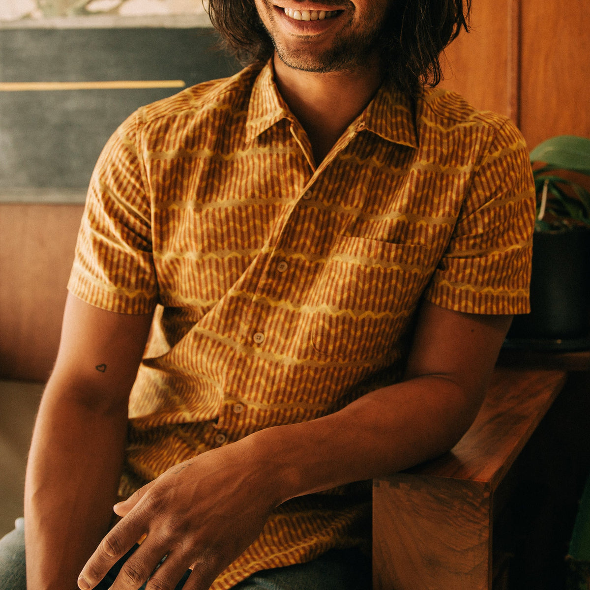 The Short Sleeve Hawthorne in Gold Wave