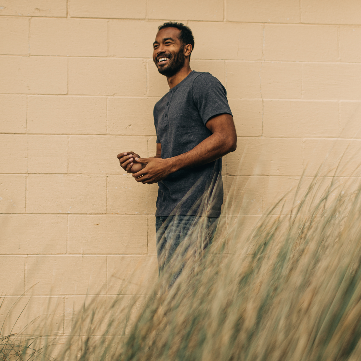 The Short Sleeve Heavy Bag Henley in Dark Navy