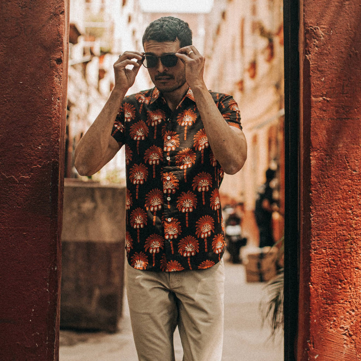 The Short Sleeve Hawthorne in Mirage Palm