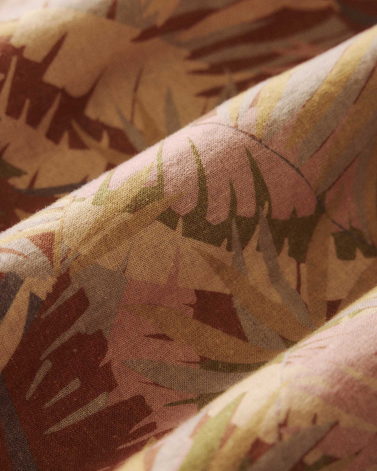 The Hawthorne Shirt in Tea Desert Palm