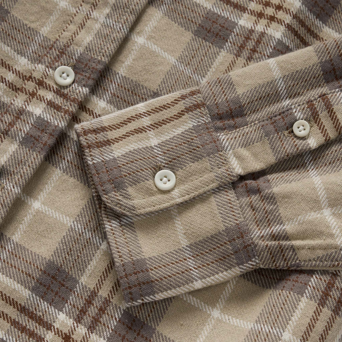 The Ledge Shirt in Fossil Plaid