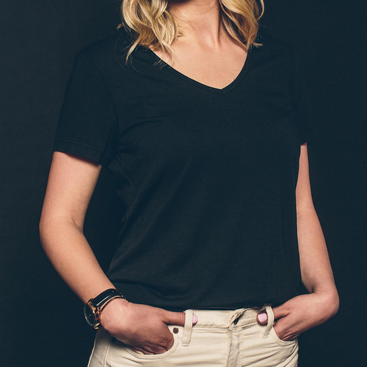 The Elle V-Neck Tee in Noir