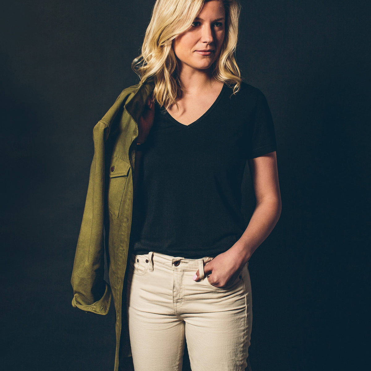 The Elle V-Neck Tee in Noir