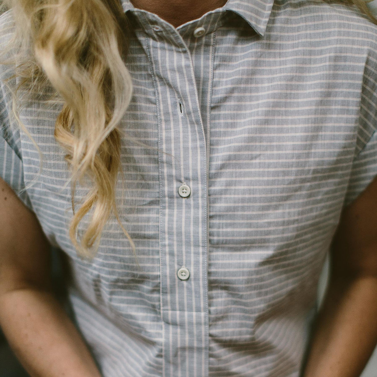 The Reese Popover in Grey Striped Chambray